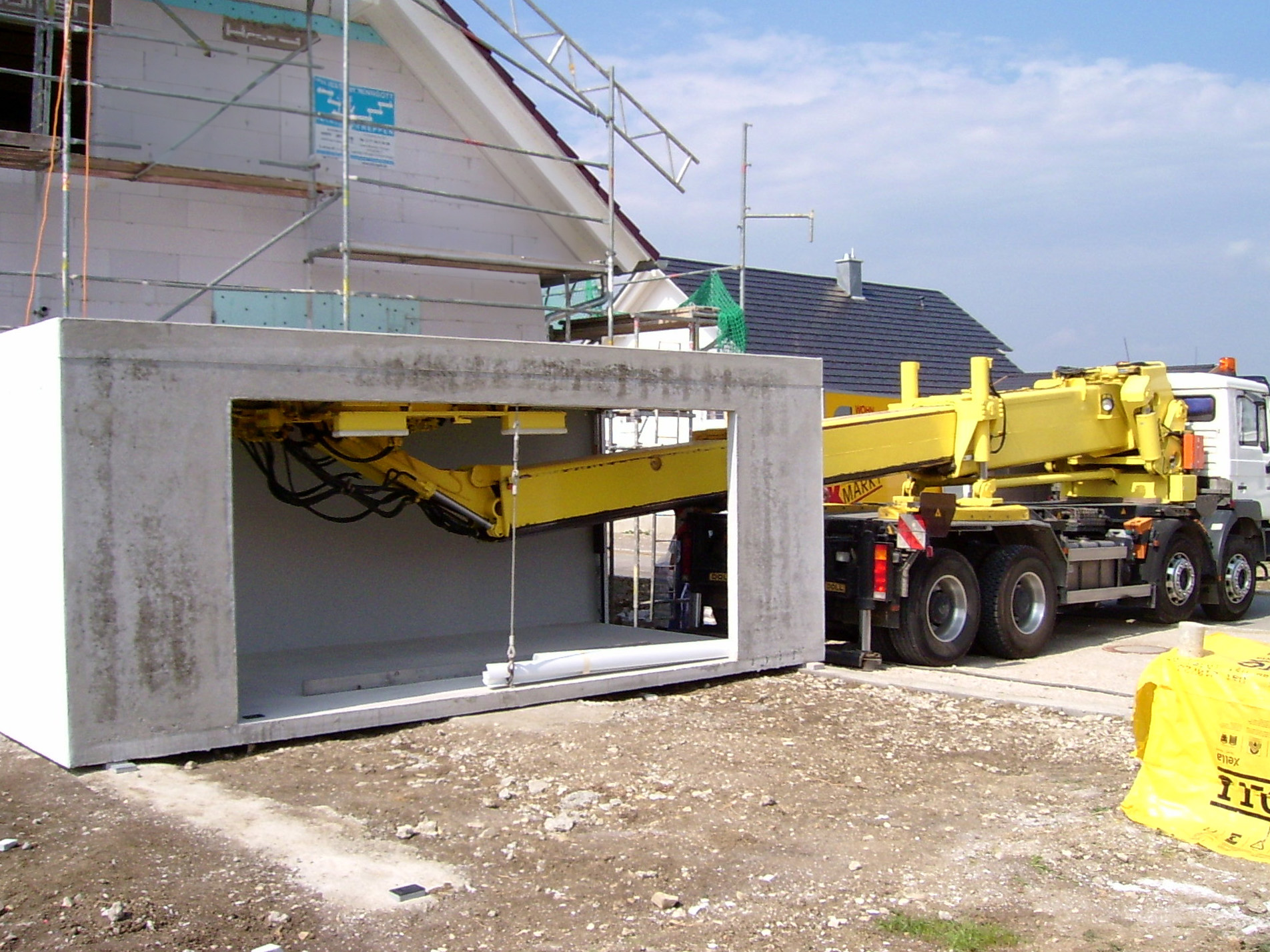 Anlieferung eines Grötz Carports auf der Baustelle